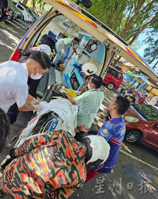 直落峇迪快艇翻覆 两游客遇溺 一人不省人事