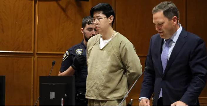 看世界  纽约华裔医生被控迷奸6女