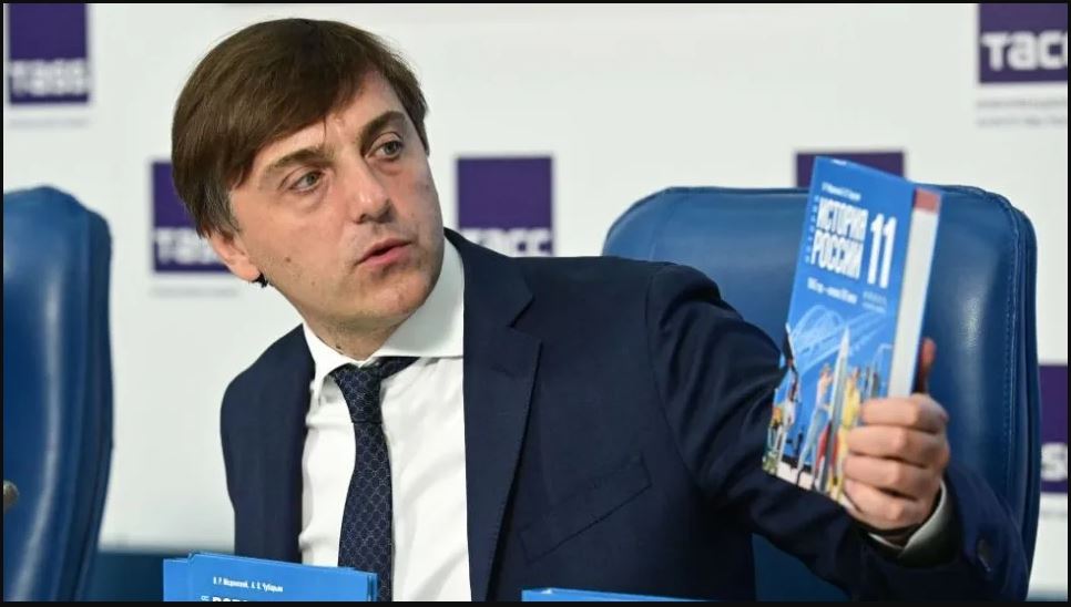 看世界／乌克兰战争后首部提及该事件的俄教科书上线 试图将军事入侵正当化