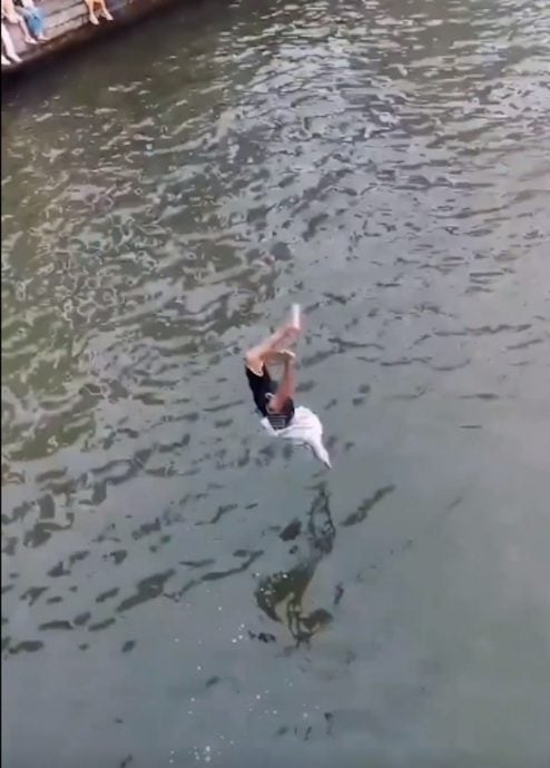 福岛核污水|天津大爷跳水抗议 热血高喊“炸平日本”引群众叫好