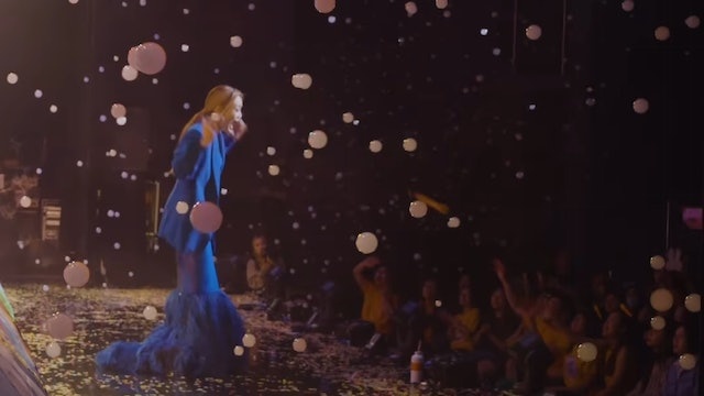 离奇把麦克风抛向观众　容祖儿笑称：整件事很rock