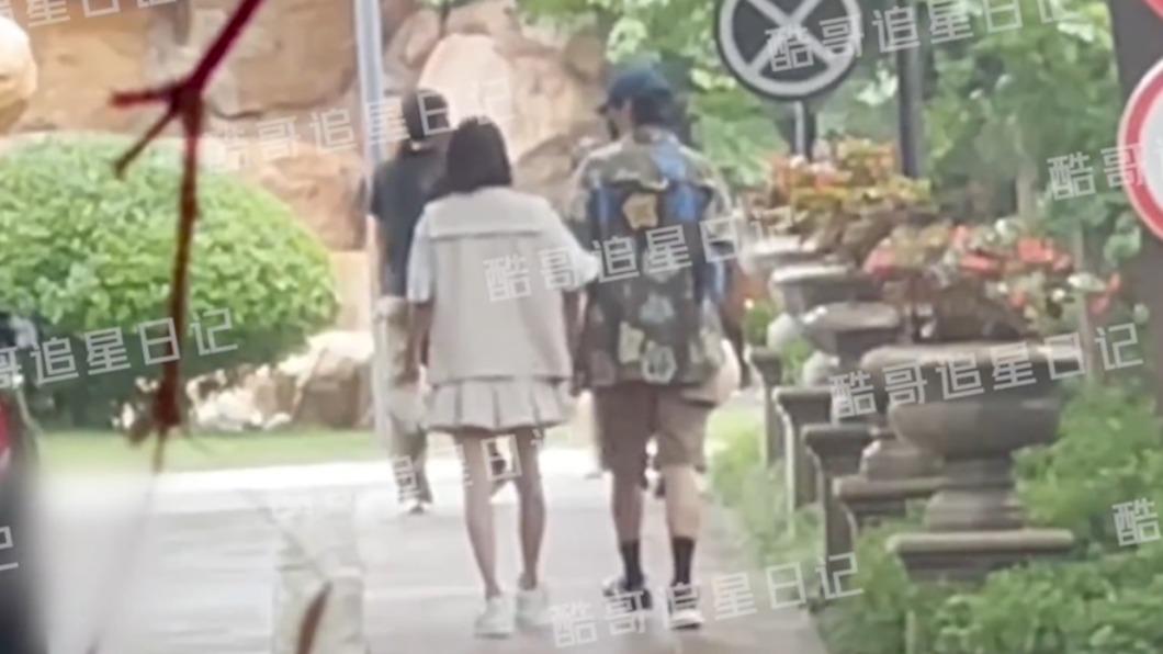 秦岚下机直奔魏大勋住处 疑同居画面曝光网喊:原地结婚