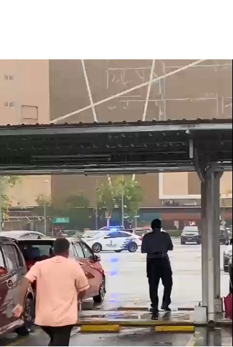 突然清场引发揣测 佳邦园一购物中心有炸弹?