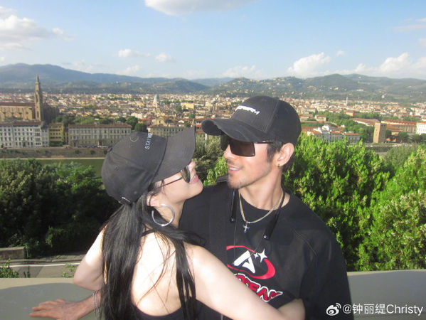 网疯传老公家中偷情被抓 锺丽缇遭爆离婚急辟谣