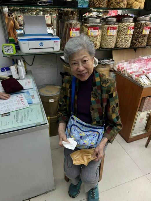 罗兰七月十四搭巴士被野生捕获 网民指“真是应节”遭斥责无礼	