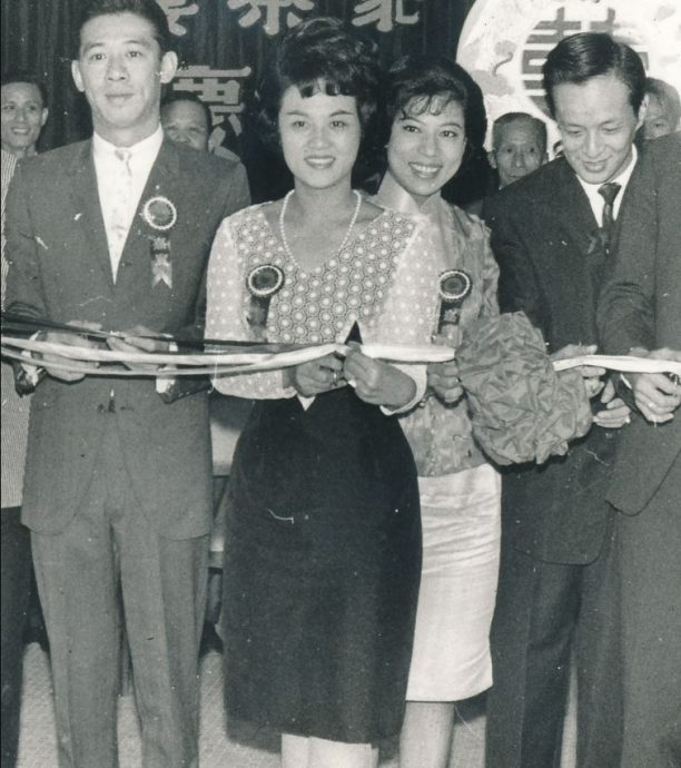 罗兰七月十四搭巴士被野生捕获 网民指“真是应节”遭斥责无礼	