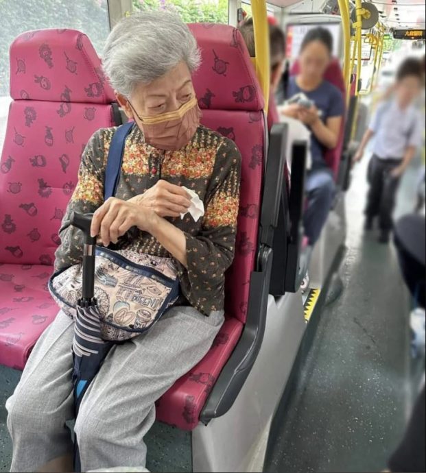 罗兰七月十四搭巴士被野生捕获 网民指“真是应节”遭斥责无礼	