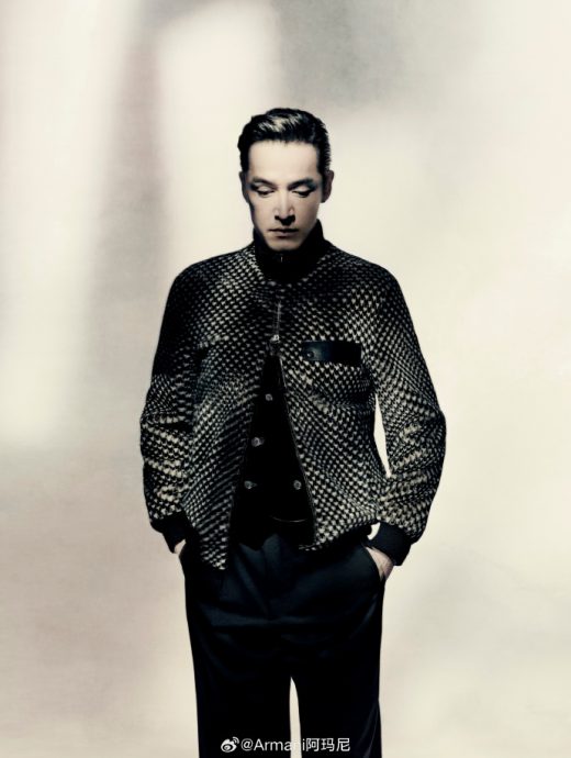 胡歌玩脱晒笑脸挽形象 粉丝脱粉曝劈腿黑料