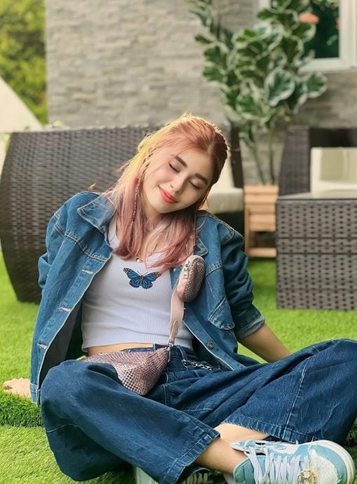 脱头巾挨批后发新照 网轰女星:先把腿毛剃掉!