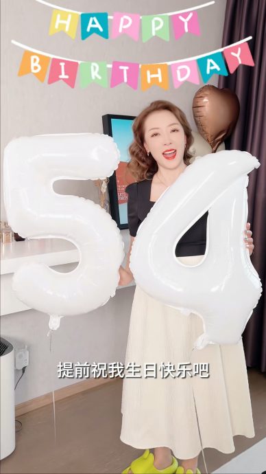 自备54份礼物 54岁郭少芸豪掷59万买超跑