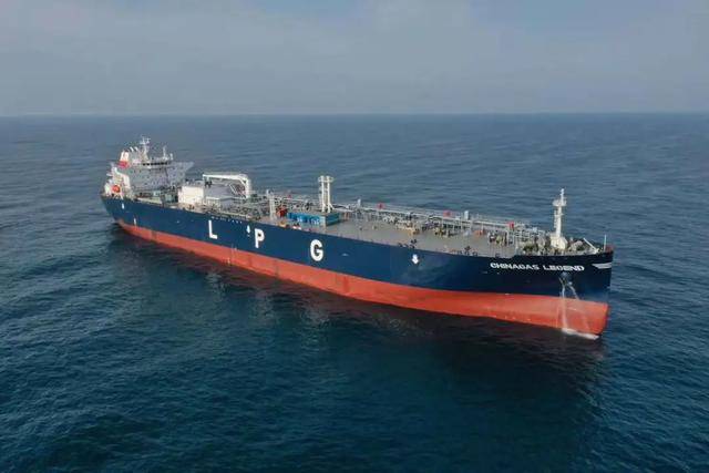 苏彝士运河拖船与挂香港区旗运油轮相撞沉没 1人死亡