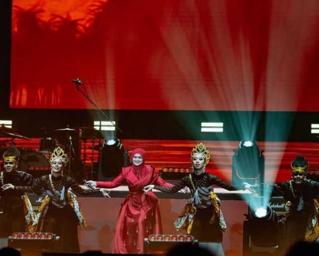 茜蒂诺哈丽莎忆14岁才首尝肯德基 网叹：现在孩子太幸福	