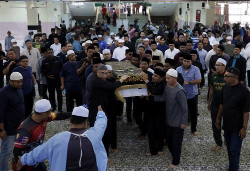 补图//小型飞机坠毁案,罹难者陆续完成安葬