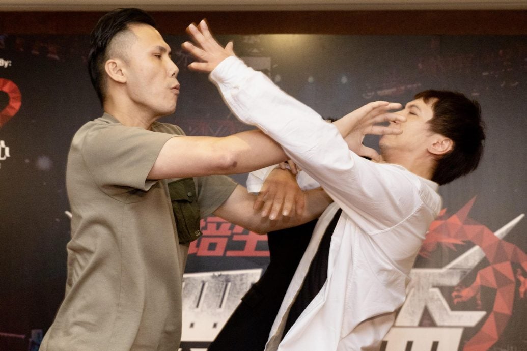 被酸打女人 周永恒霍哥记者会上互殴