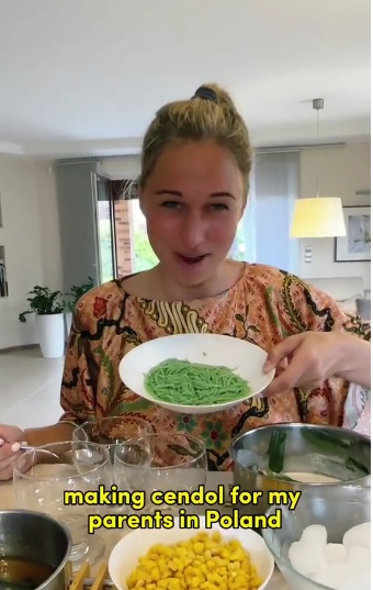 视频 | 波兰女回乡后超想念Cendol!“从大马带回原料 父母赞好吃”