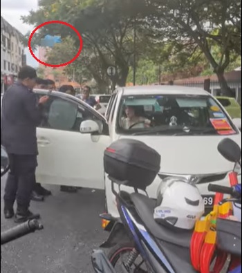 视频|“火爆女”不满被锁轮 抢路人手机扔地 还袭警