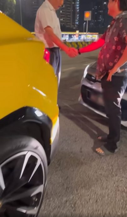 视频|克制情绪安慰闯祸老司机 网赞蓝宝司机:高情商!