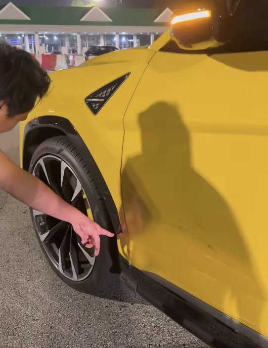 视频|克制情绪安慰闯祸老司机 网赞蓝宝司机:高情商!