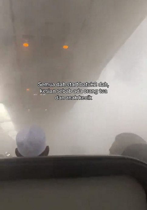 视频|吓死人!机舱内浓烟密布 原来是加湿器惹的祸