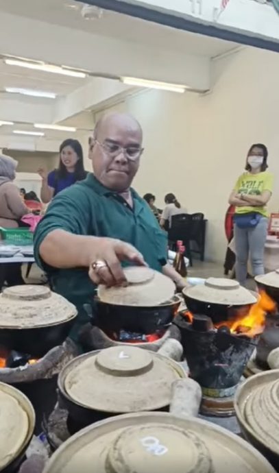 视频|夫妇说广东话卖瓦煲鸡饭 “没马来人做 卖了40年”