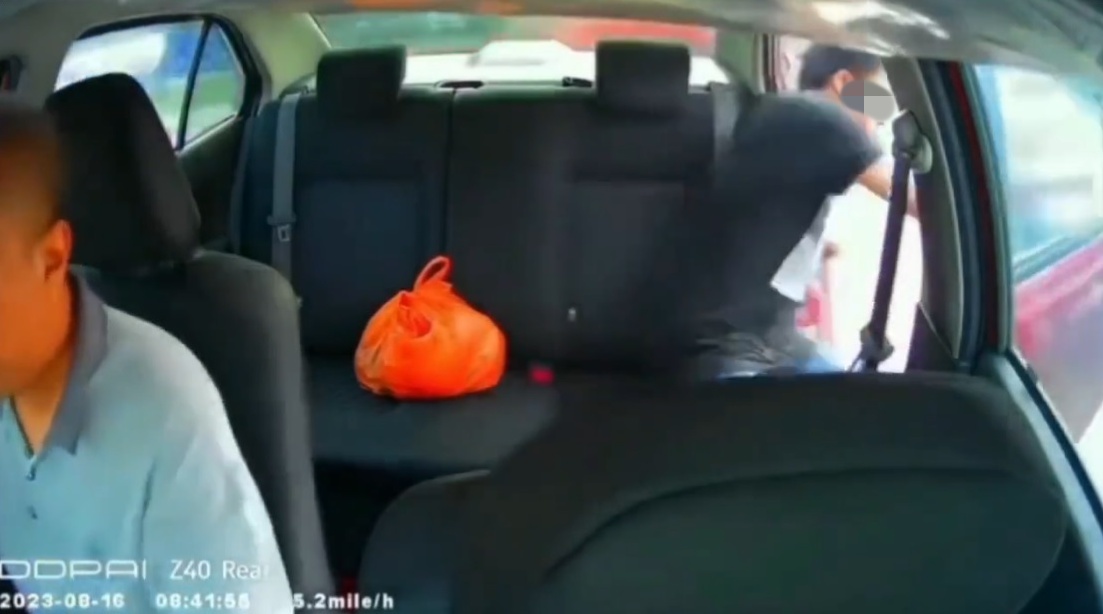 视频|巧合载到同样霸王车乘客 司机直接载他去警局