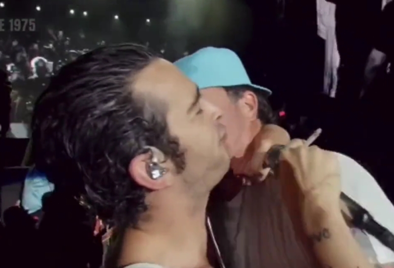 视频|The 1975主唱再嘲讽大马 “别去那里旅行”