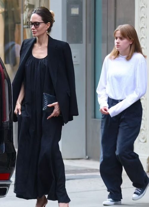 请15岁女儿当助理 安祖莲娜被批“太自私”