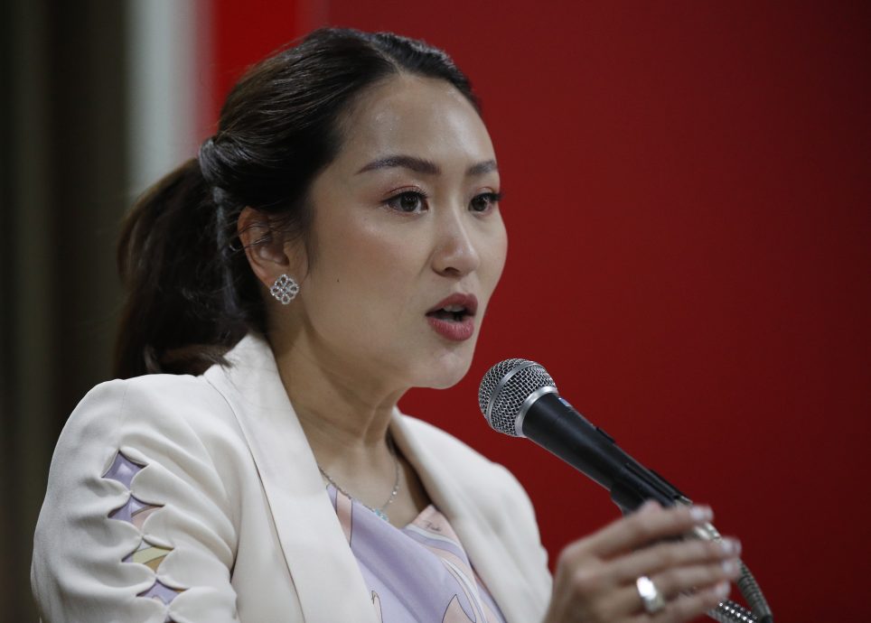 违背承诺!泰国为泰党与亲军方政党合作 塔辛幼女向选民道歉