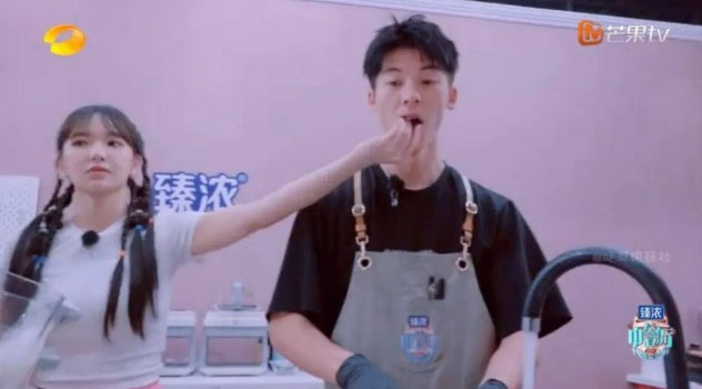 避嫌还是嫌弃? 程潇喂许光汉吃东西像丢厨余