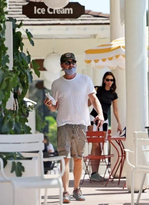 里奥纳度约会新女友 又是25岁超模刚离婚2个月	