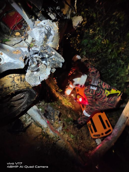 **重新签发**柔(取代前文):货卡失控打转撞毁,91岁华妇伤重身亡