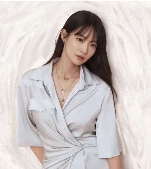 金宇彬亲赴10年铁粉灵堂道别 新慜娥也送花圈致哀