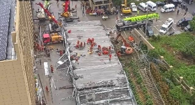 钢棚倒塌12人被困 酿2死3垂危