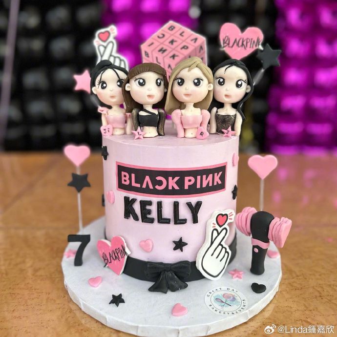 锺嘉欣为长女开生日会 ​7岁Kelly化身BLACKPIN