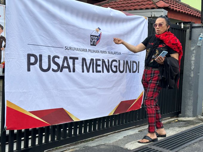 阿兹敏胞弟第一人到投票中心 “我怕后悔不投票”