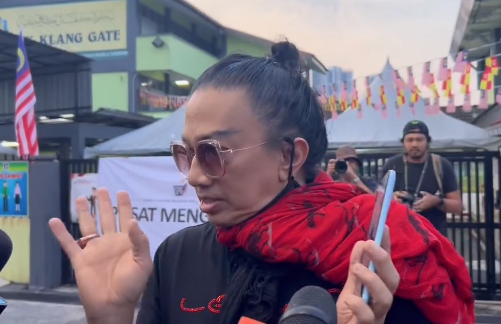 阿兹敏胞弟第一人到投票中心 “我怕后悔不投票”