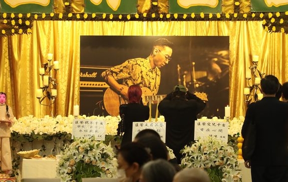 陈奕迅现身陈匡荣灵堂 陈子聪低调送别好兄弟