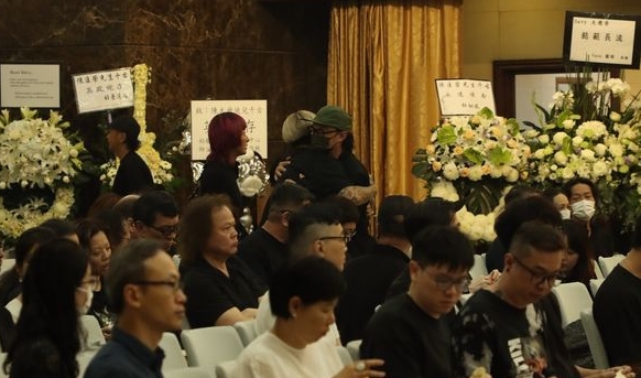 陈奕迅现身陈匡荣灵堂 陈子聪低调送别好兄弟