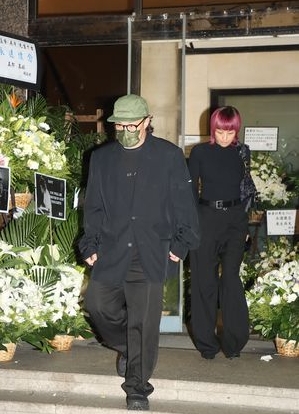 陈奕迅现身陈匡荣灵堂 陈子聪低调送别好兄弟