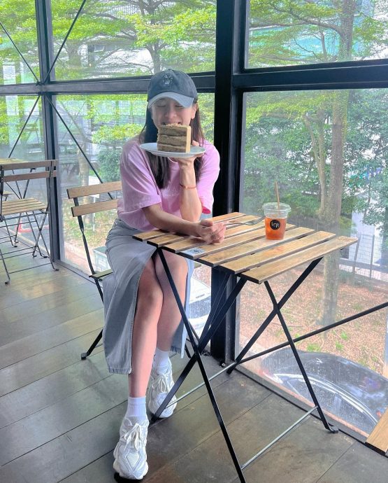 陈滢参观布城清真寺当游客 姜皓文“跑”景点打卡