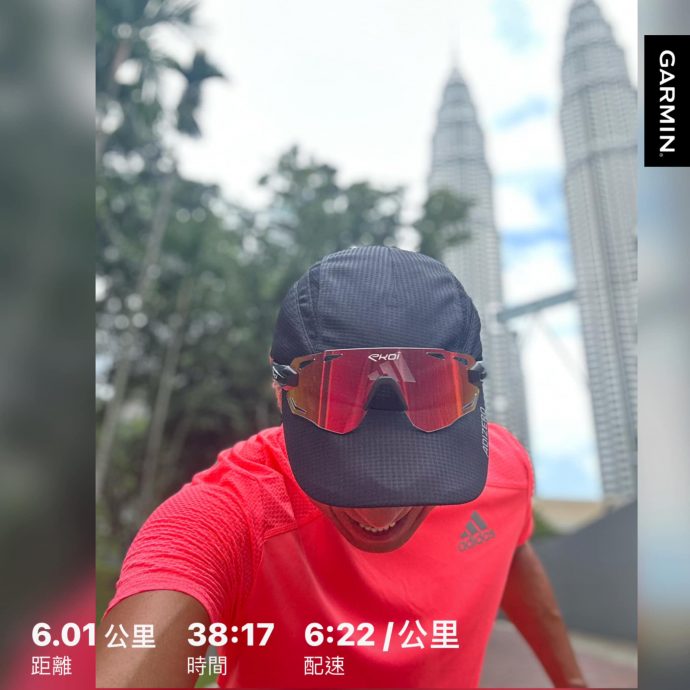 陈滢参观布城清真寺当游客 姜皓文“跑”景点打卡