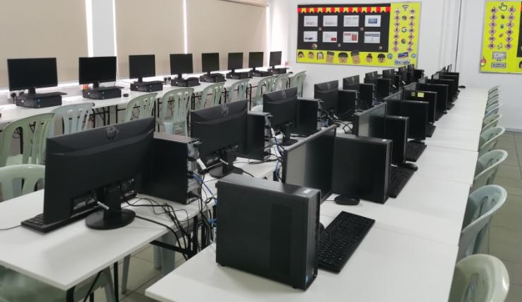 霹/林源德捐15万助育才华小发展