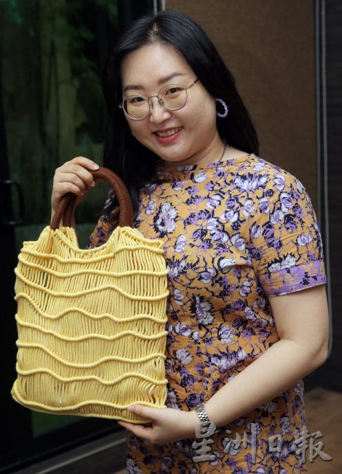 霹：10日见报／封底主文／乐活频道 | 童军绳结变身编织品 潘依雯织出个人风格