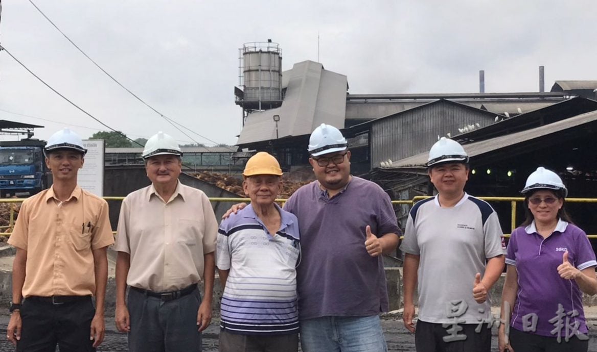霹:2日见报/封底主文/它的诞生:油棕果提炼成油7步骤