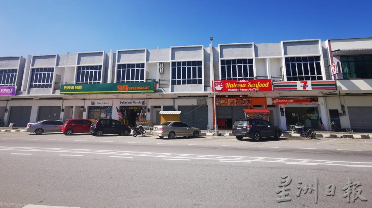 霹：封面主文／大型连锁便利店开进乡镇新村