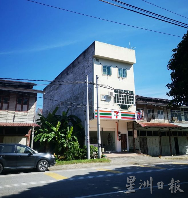 霹:封面主文/大型连锁便利店开进乡镇新村