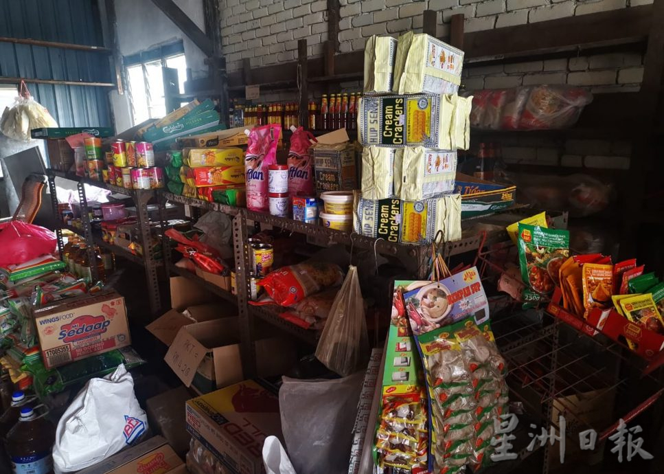 霹：封面主文／大型连锁便利店开进乡镇新村