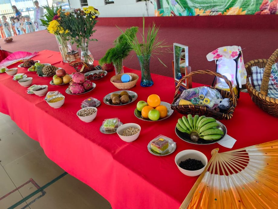 霹:必下/可放一版头/中山幼儿园学生 化身牛郎织女庆七夕