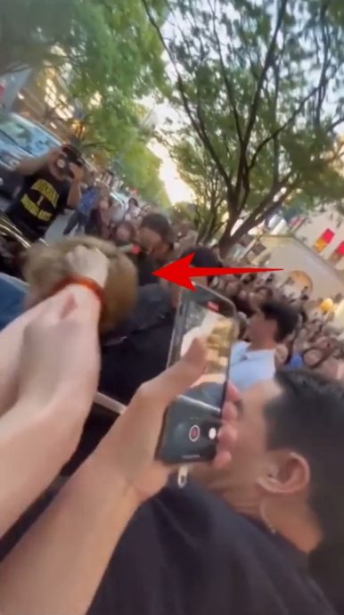 首位登法国杂志封面K-POP艺人 Jennie疑越洋认爱