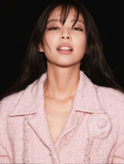 首位登法国杂志封面K-POP艺人 Jennie疑越洋认爱